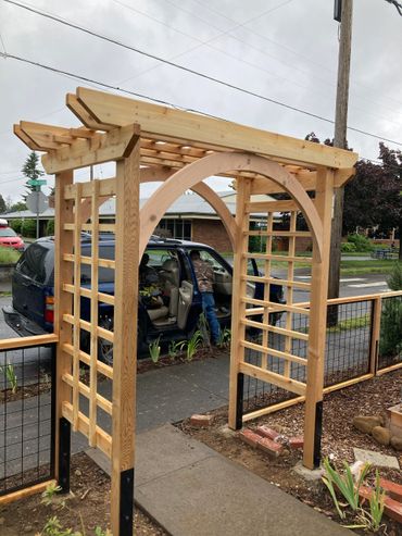 Portland Oregon cedar fence and gate installation 