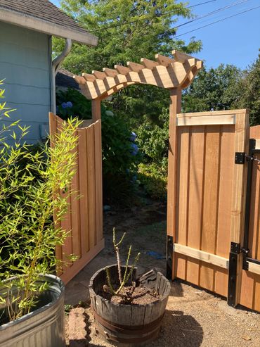 Portland Oregon cedar fence and gate installation 
