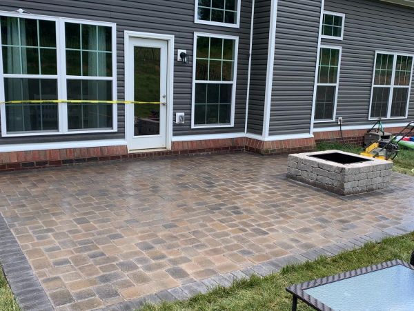 Paver patio with fire pit