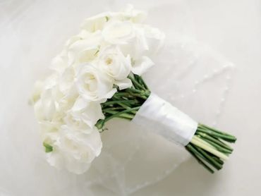 Classic all-white calla lily bridal bouquet at St. Nicholas Greek Orthodox Church in San Jose, CA