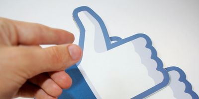 facebook like thumbs up