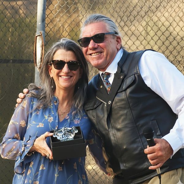 Leslie Heimov receiving the Giving Peace a Chance Award