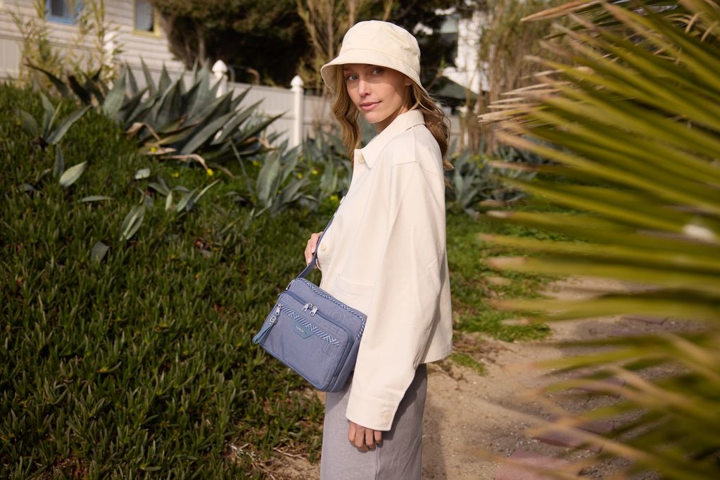 BFYN2301-3H9 Realize Iron Blue Crossbody Model
