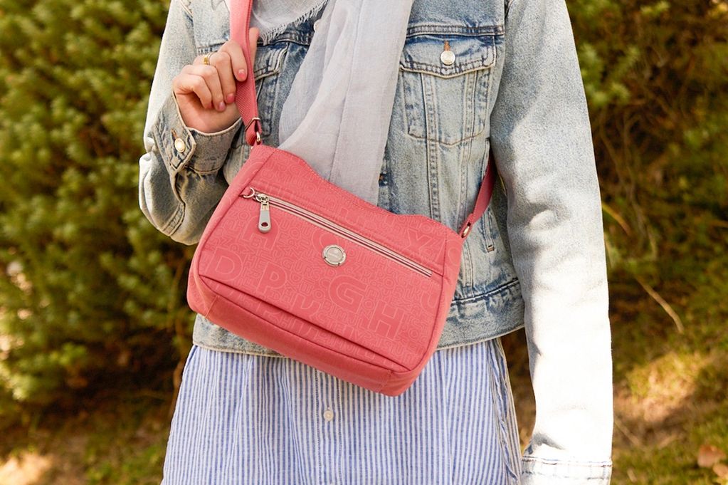 BFYLG213-210 Rivercrest Ribbon Red Crossbody Model