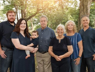 brockville family photographer.  outdoor family photos at st Lawrence park with vertigo productions 