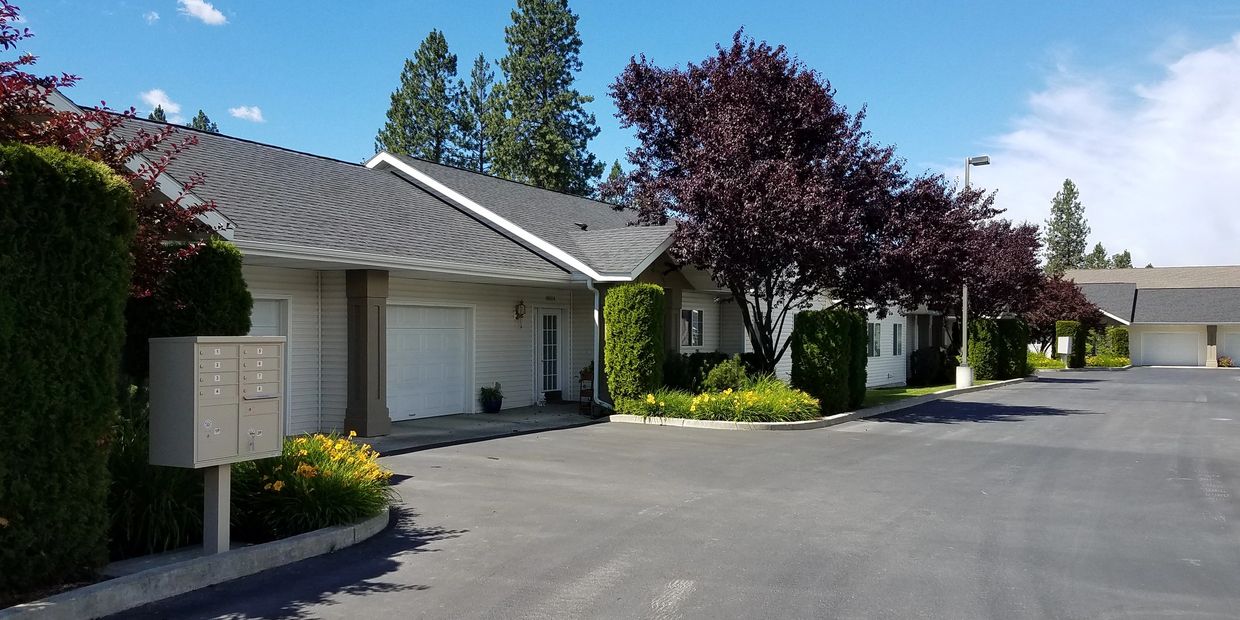 senior-apartment-rentals-ridgewood-gardens-senior-living