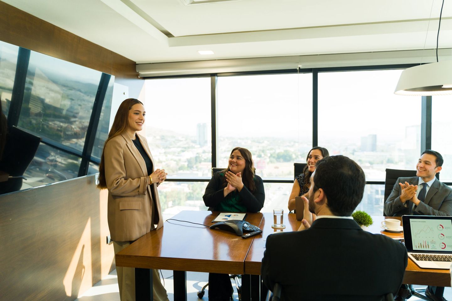 Agents and investors collaborating