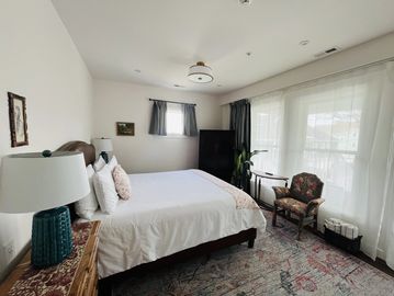 Cape Charles hotel, garden view, king bed, romantic getaway