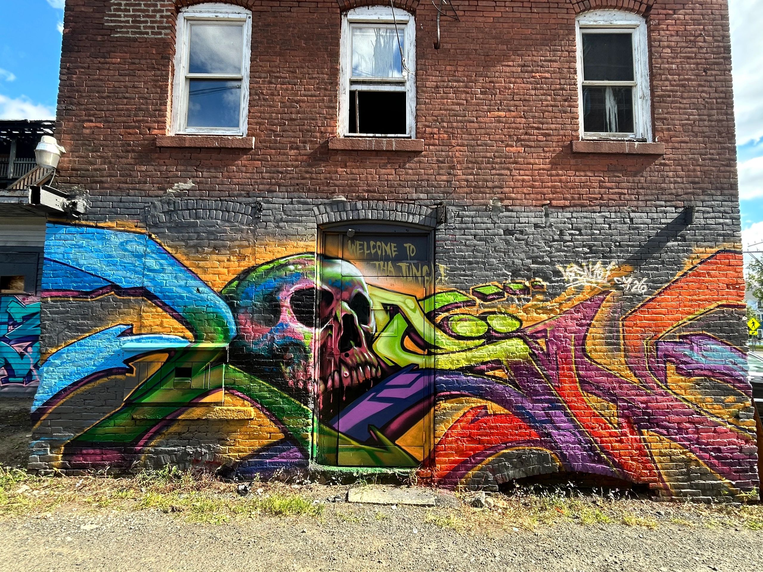 Graffiti Skull with ltetters that say LESN with the message “Welcome to the Jungle”