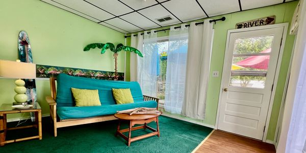 The River House – A beach-inspired retreat with a sunroom and deck for train watching, sunset views,