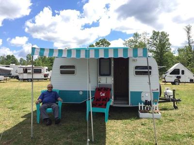 A Photo Of RV Legend Charles Carlson in front of a nostalgic Serro Scotty . Both He amd the trailer 