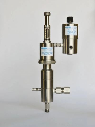 Pneumatic chemical injector pump features.