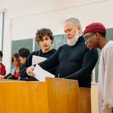 Students meeting with the teacher. Photo by Yan Krukau