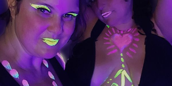 Fun & Unique Glow In The Dark Body Paint Ideas