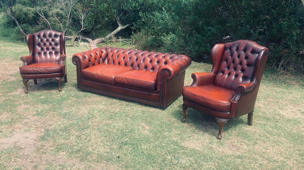 The epitome of Rustic Elegance!
Genuine Moran chesterfield settee!

Available to hire individually o