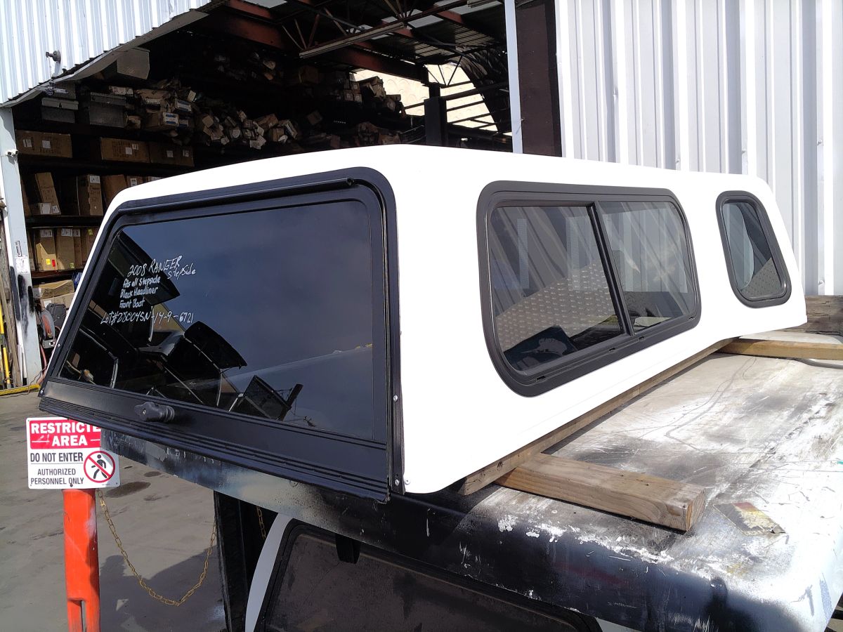 LOT #280045N-14-9-6721 // 1993-2011, FORD RANGER Stepside Camper Shell.
