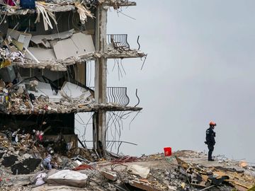 Photo of the Surfside condo collapse that killed 98 people. Matias Ocner/Miami Herald