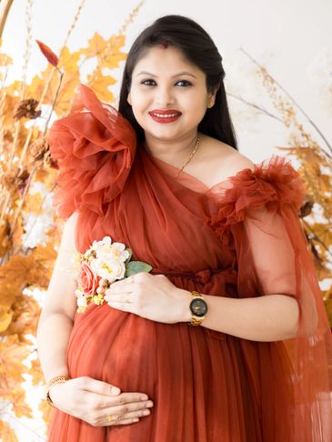 Rent Maternity Photo shoot Gowns Free Home Delivery
