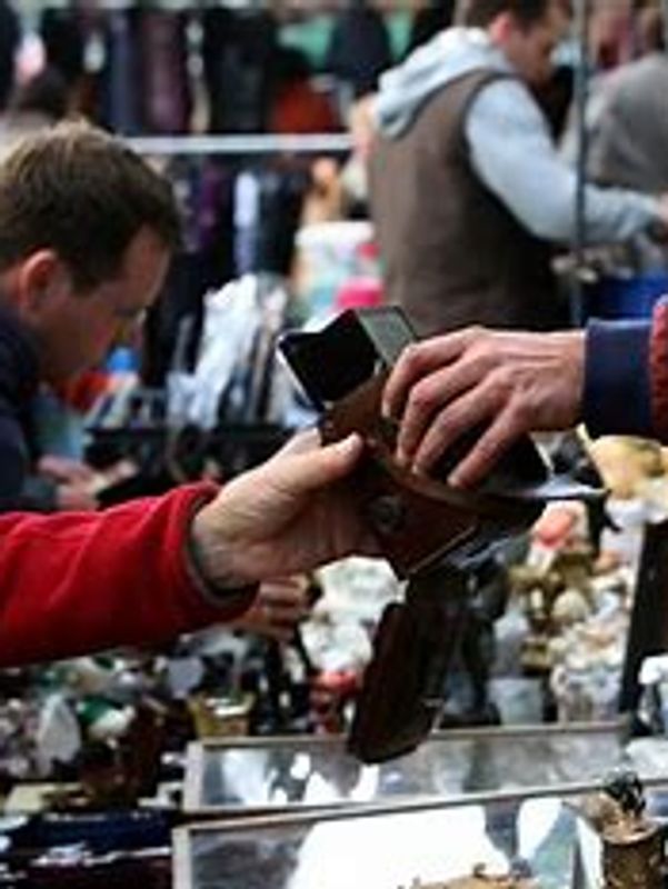 Haggling for Souvenirs