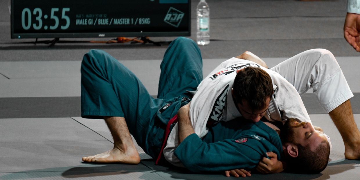 Two BJJ practitioners in competition.