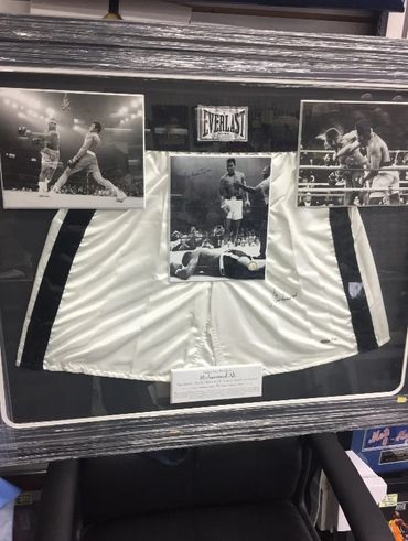 Autographed boxing shorts Mohammed Ali