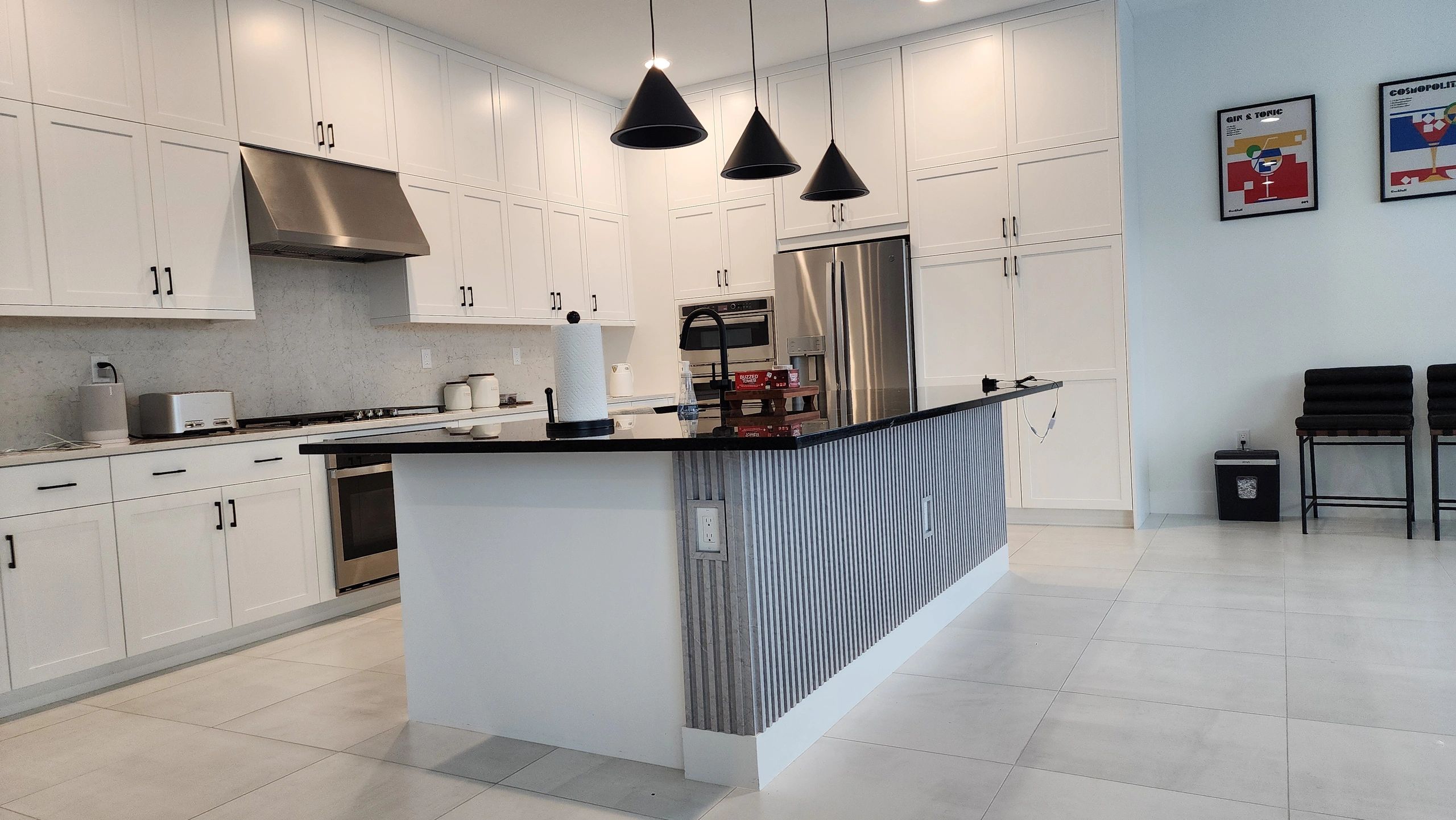 slat wall
Kitchen Island
White shaker kitchen