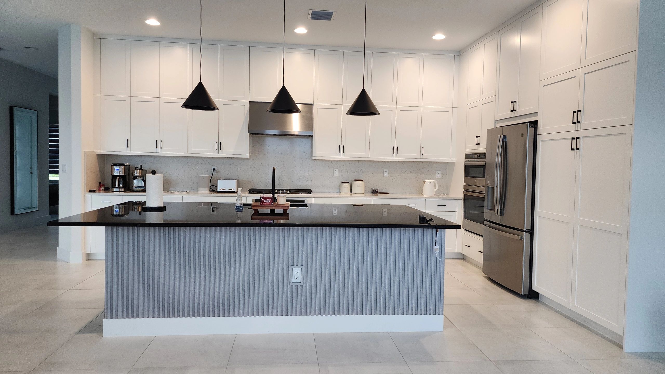 slat wall
Kitchen Island
White shaker kitchen