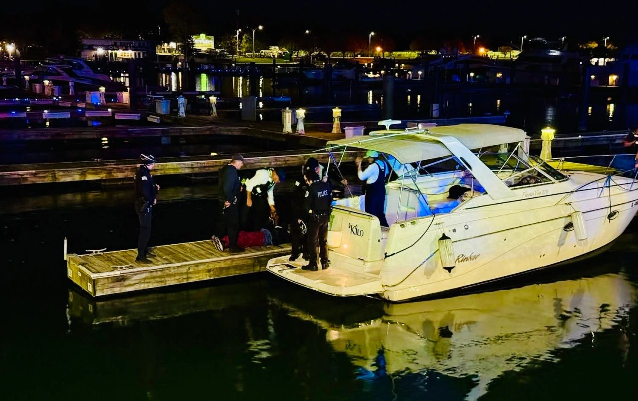 Rescuers transfering the victim from Steve Dahmen's boat/photo courtesy of Dale Rehus burnham harbor rescue boat safe chicago drowning captain lisa dixon