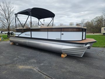 2026 25' MANITOU AURORA RF 
Suzuki Outboard Motor