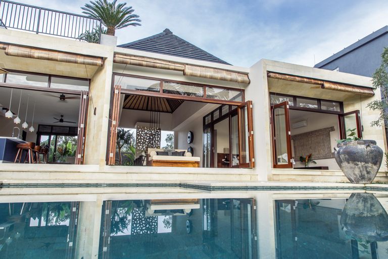 Villa in Bali.  Ubud luxury villa.  Villa Graceland with pool and open layout.  Modern