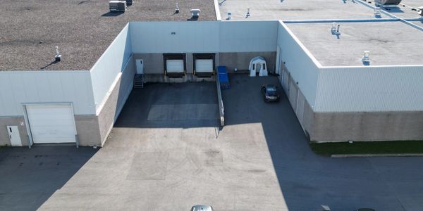 2. Dock s & 2 Overhead Doors
