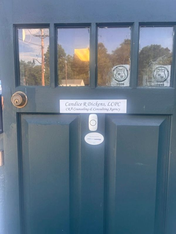 Entrance door with a nameplate and doorbell.