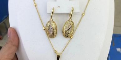 A beautiful jewelry with earrings and necklace 