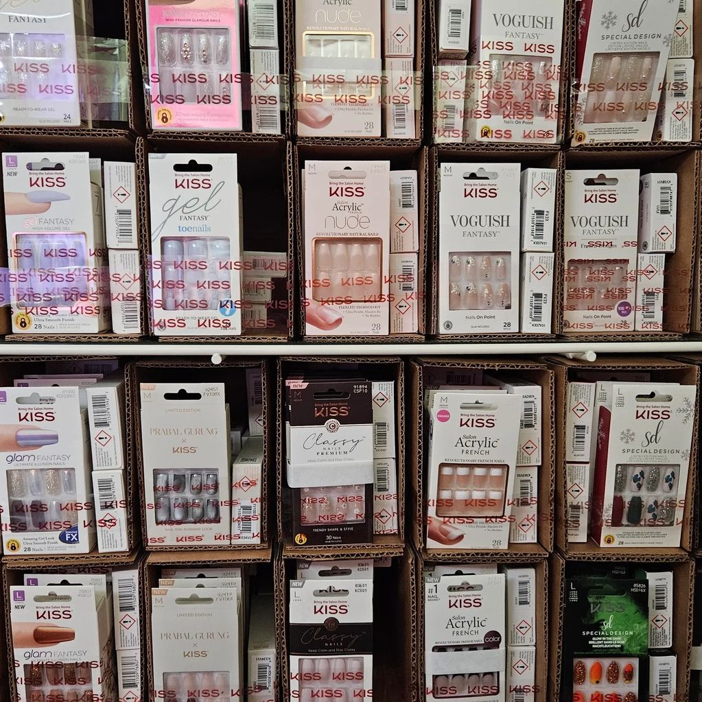 Kiss and imPress Nails