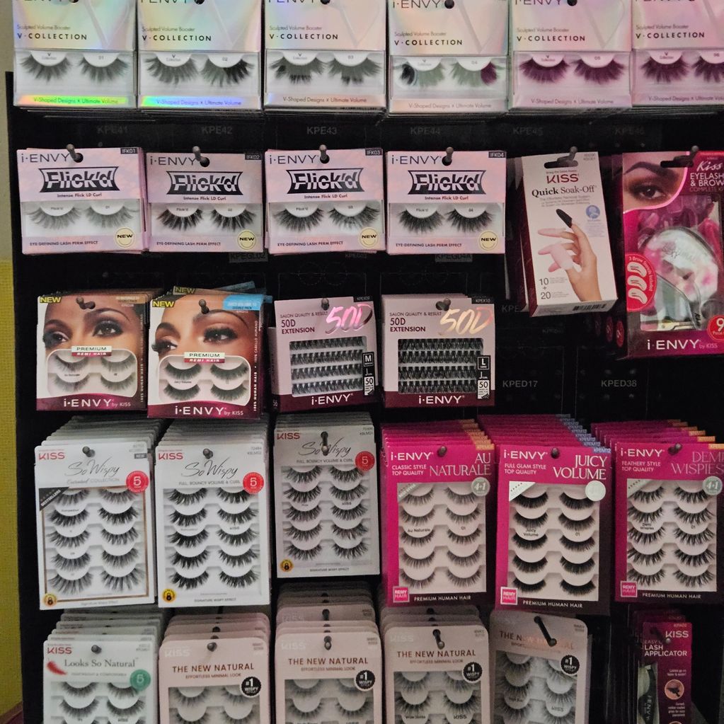 KISS & iEnvy Eyelashes