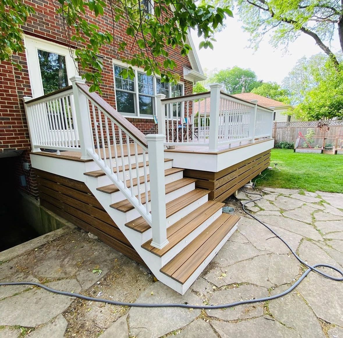 Composite backyard deck in Northbrook IL built by a Chicagoland deck builder using Trex decking