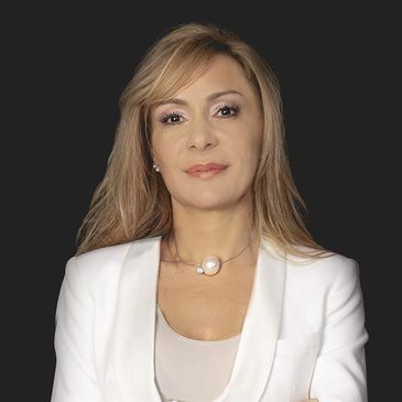 Dr Karina Ravera is Radiologist and  Posgraduate in Aesthetic Medicine at the Buenos Aires Universit