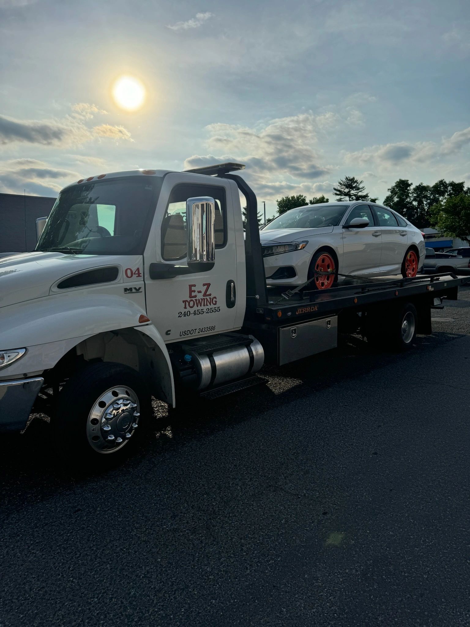E-Z Towing LLC logo