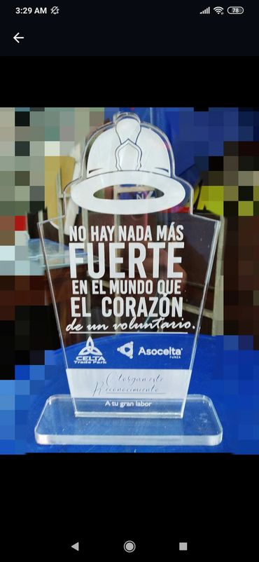 Trofeo en acrílico cristal 8 mm. Conmemorativo. Diseños exclusivos. Thematic Shop 