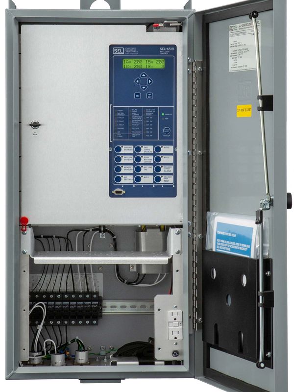 Control de restaurador eléctrico con 64 variables, 6 entradas de voltaje y opciones de TP y LEA