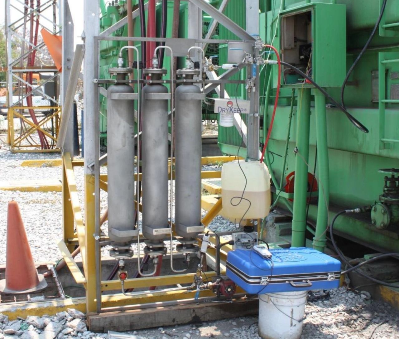 Pruebas humedad a transformador de potencia que está siendo secado con un sistema Drykeep en la suberstación San Nicolás de CFE en Nuevo León Pruebas humedad a transformador de potencia que está siendo secado con un sistema Drykeep en la suberstación San Nicolás de CFE en Nuevo León