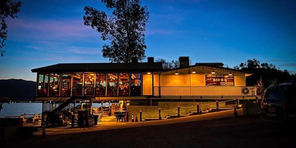 Enjoy beachfront dining with 32 picnic tables, six fire pits, full-service catering, and memorable s
