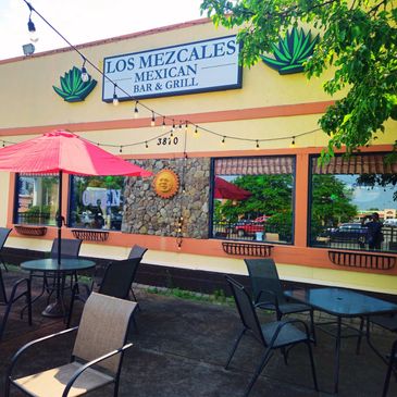 Mexican Restaurant Summer Patio Dining at Los Mezcales Mexican Bar & Grill in Cheektowaga, NY