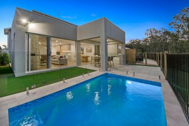 backyard
in ground pool
alfresco