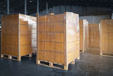 California Warehouse Corner board stretch film pallet 