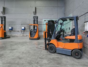 California Warehouse Electrical Forklift Charge Station