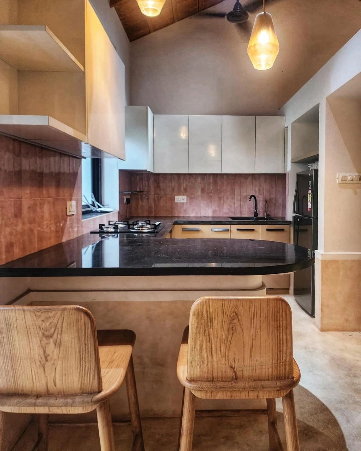 Common kitchen and dining space at La GoYa