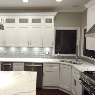 Modern light kitchen with quartz by Davan Granite