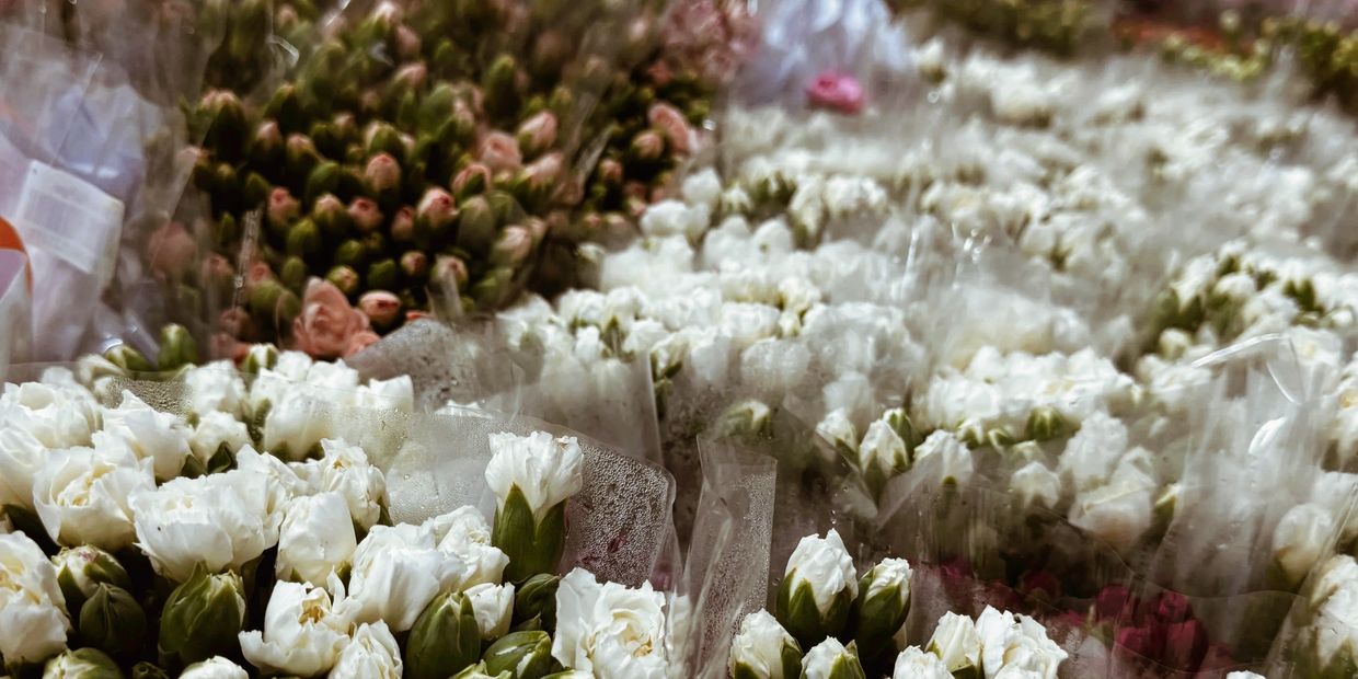 The Beauty of Fresh Flowers for Every Special Moment - SRI ESAH CENTRE 