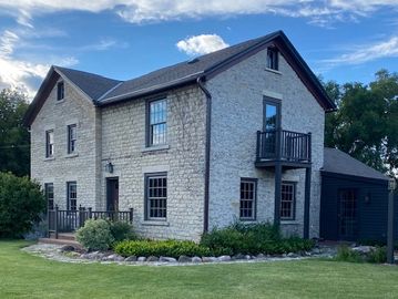 The exterior view of The Inn on the Olde Homestead